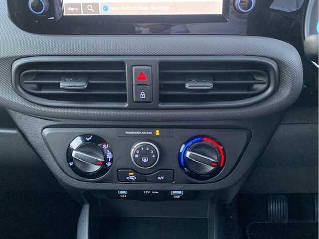 Hyundai i10 Premium [Nav] 1.2 MPi (79ps)