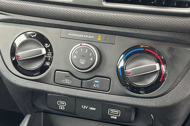 Hyundai i10 Premium [Nav] 1.2 MPi (79ps)