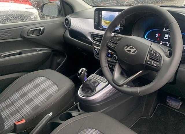 Hyundai i10 Premium [Nav] 1.2 MPi (79ps)