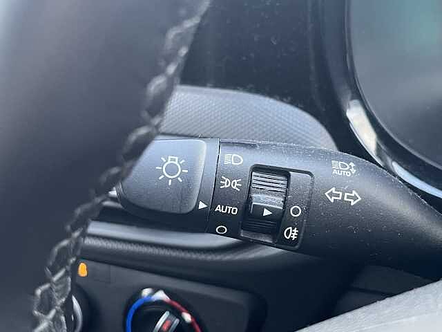 Hyundai i10 Premium [Nav] 1.2 MPi (79ps)