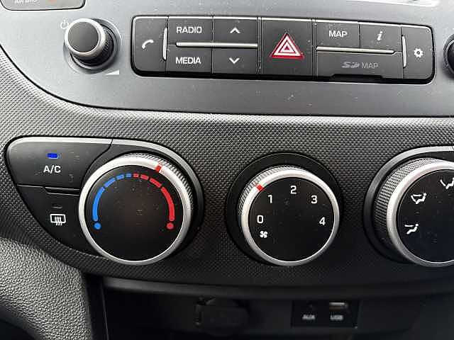 Hyundai i10 Play 1.0 MPi (66ps)