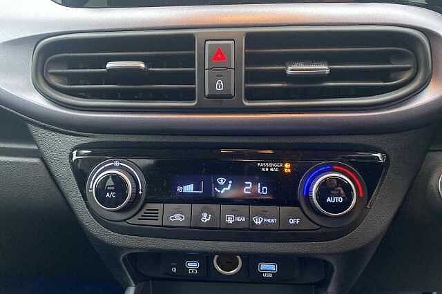 Hyundai i10 Premium [Nav] 1.2 MPi (79ps)