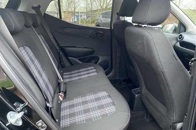 Hyundai i10 Premium [Nav] 1.2 MPi (79ps)