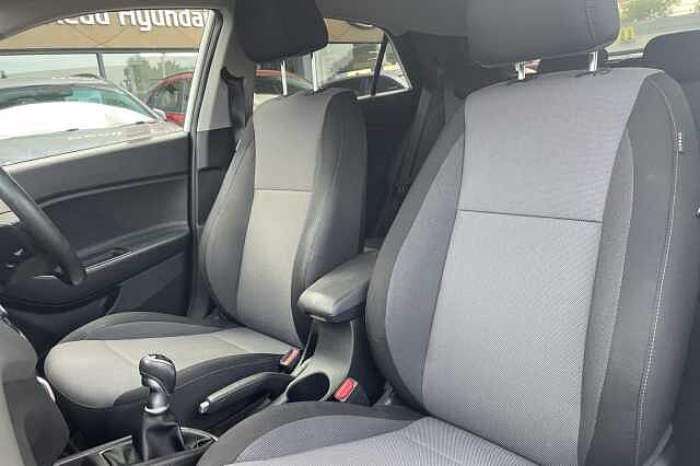 Hyundai i20 Play 1.0 T-GDi (100ps)