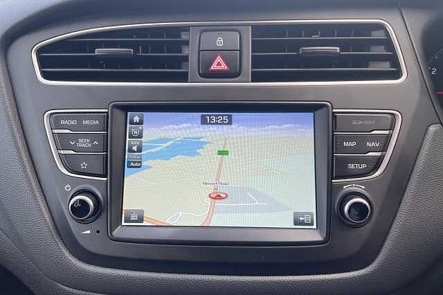 Hyundai i20 Play 1.0 T-GDi (100ps)