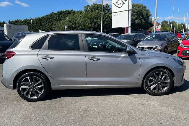 Hyundai i30 Premium 1.0 T-GDi MHEV (120ps)
