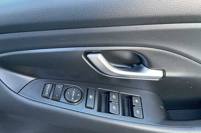 Hyundai i30 SE Nav Tourer 1.4 T-GDI (140ps)