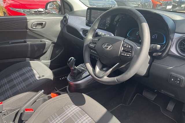 Hyundai i10 Premium [Nav] 1.0 MPi (63ps)