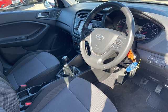 Hyundai i20 Play 1.2 MPi (84ps)
