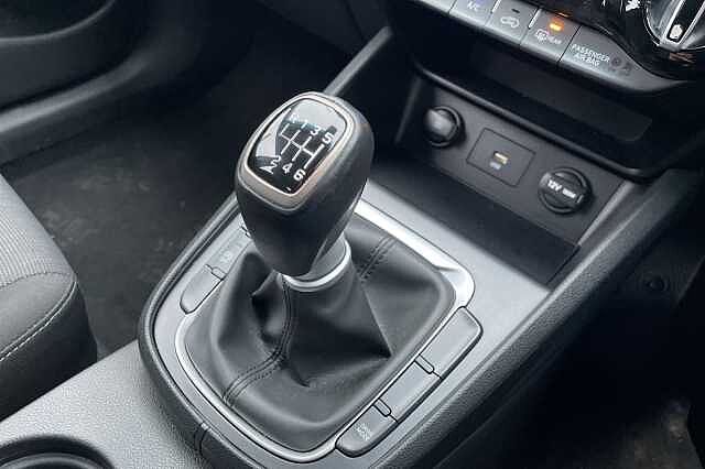 Hyundai KONA SE Connect 1.0 T-GDi MHEV (120ps)