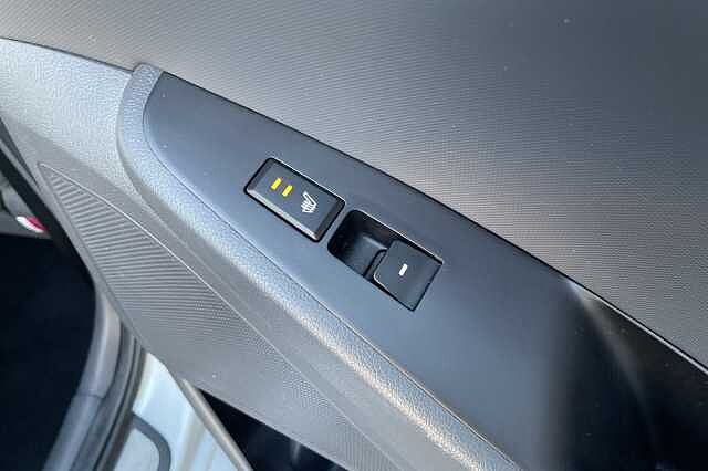 Hyundai IONIQ Premium SE Plug In Hybrid 1.6 GDi PHEV (141ps)