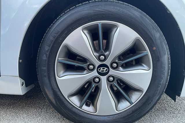 Hyundai IONIQ Premium SE Plug In Hybrid 1.6 GDi PHEV (141ps)