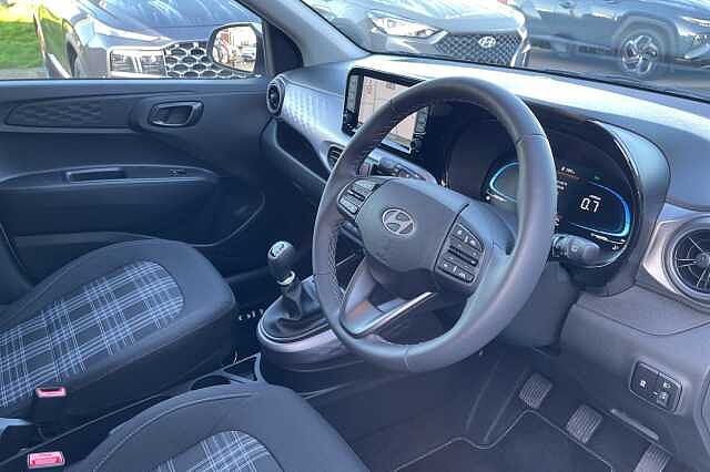 Hyundai i10 Premium (Nav) 1.2 MPi (79ps)