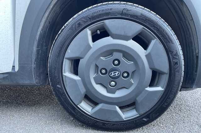 Hyundai INSTER Cross Electric 49kWh EV (115ps)