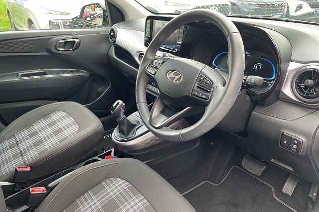 Hyundai i10 Premium [Nav] 1.0 MPi (63ps)