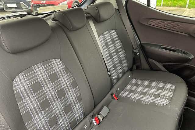 Hyundai i10 Premium [Nav] 1.0 MPi (63ps)